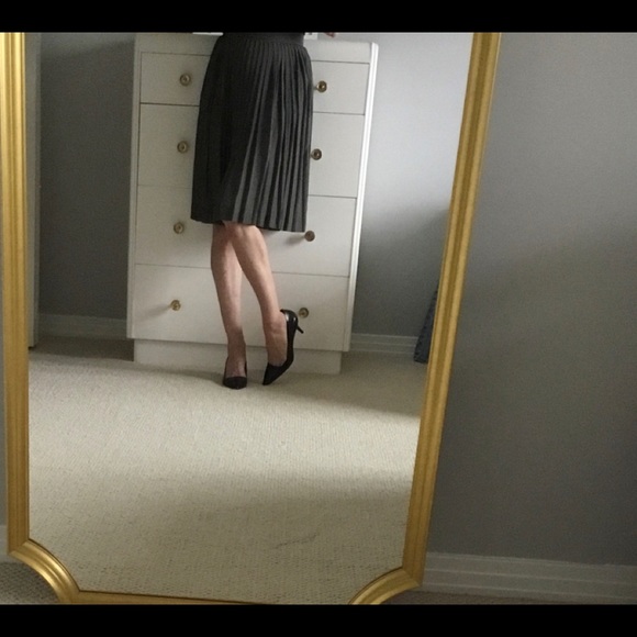 Jones NY pleated skirt, rayon, blk/white, size 4. - Picture 4 of 5